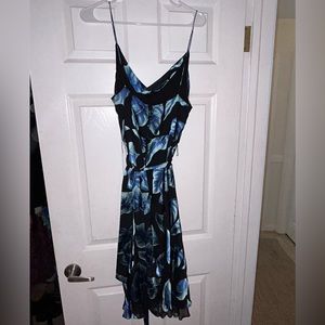 Alice + Olivia silky leaf pattern dress, great condition!
